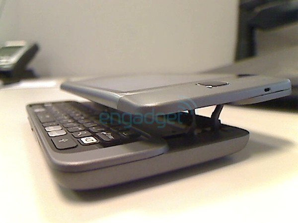 HTC Desire Z mechanism